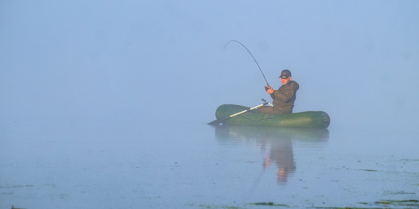 Рыбак в тумане.