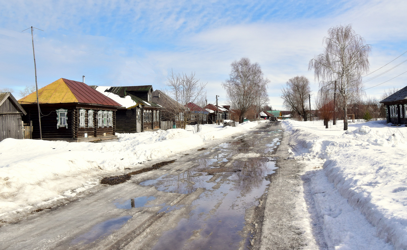 Март шагает по деревне