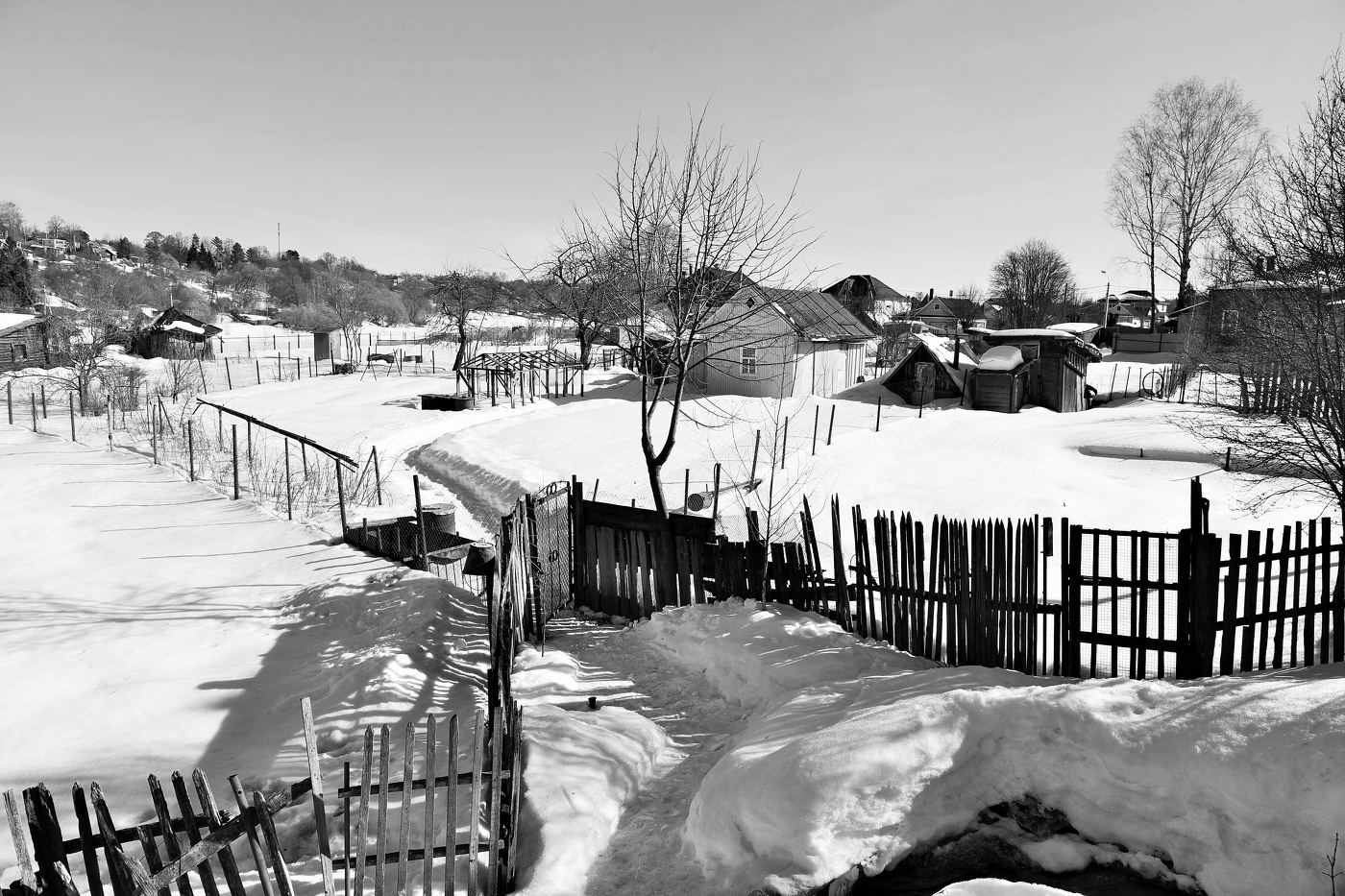 Черно-белый март ...