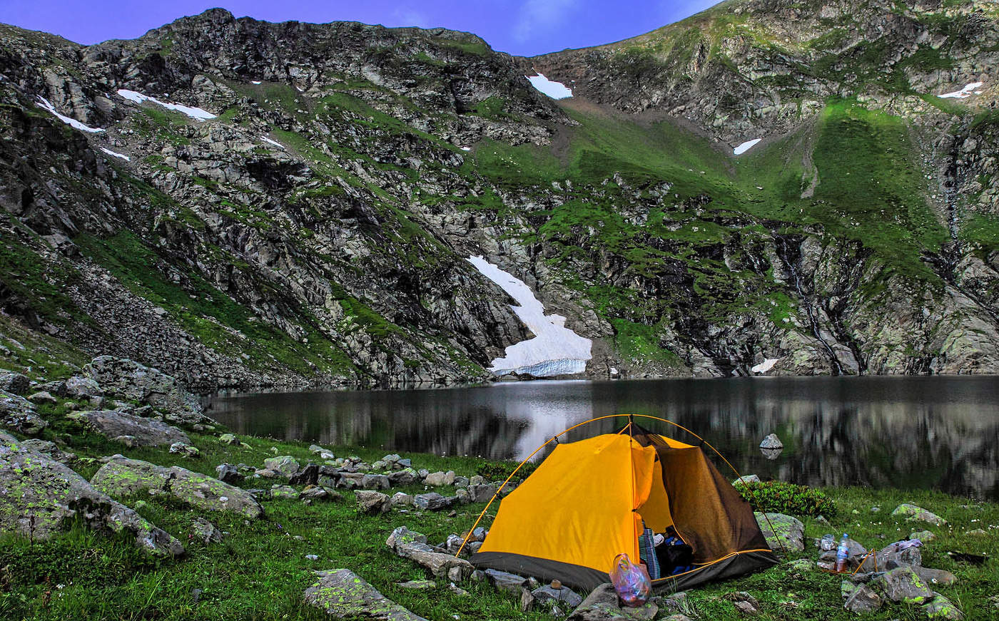 У Голубого озера