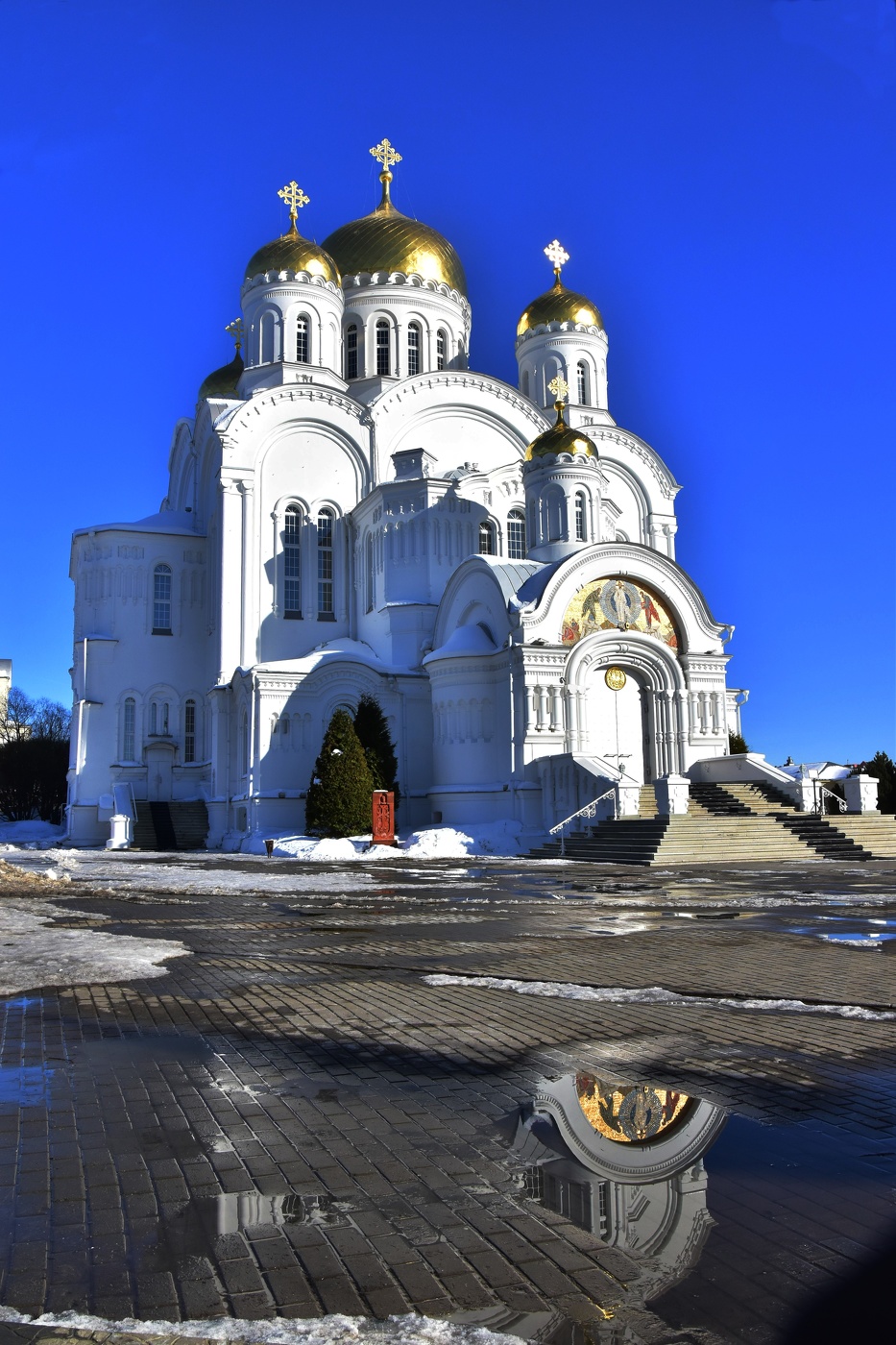 Мартовская синь небес...