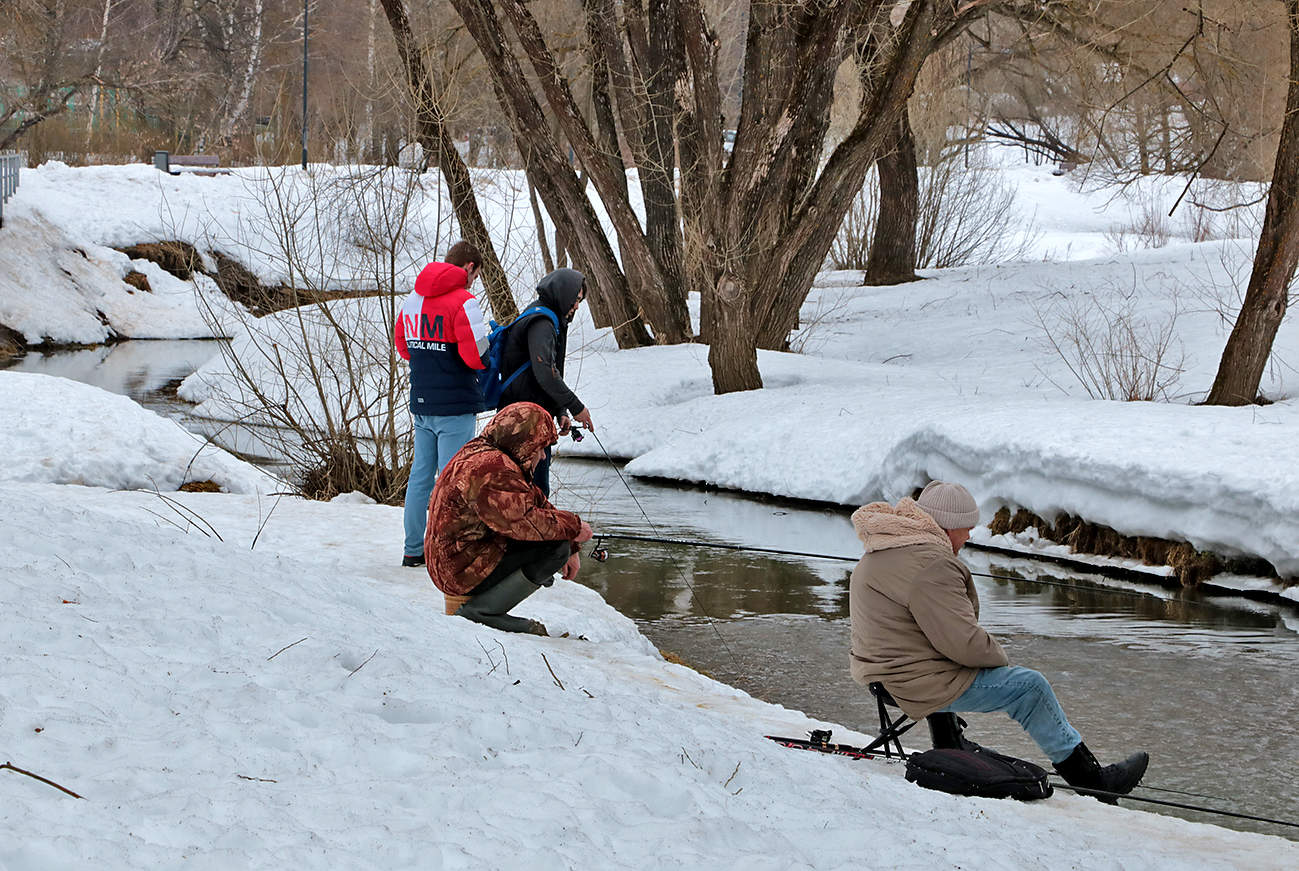 Рыбаки на речке Песочной
