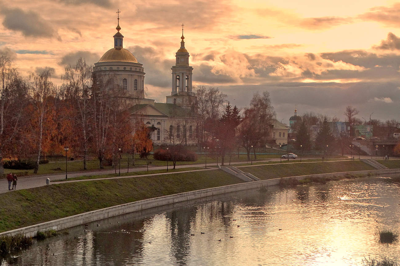 Осенним вечером в городе