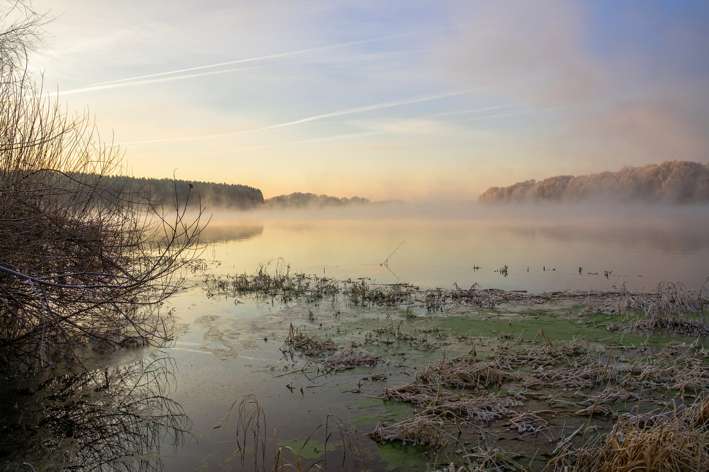 На Оке осенние заморозки.