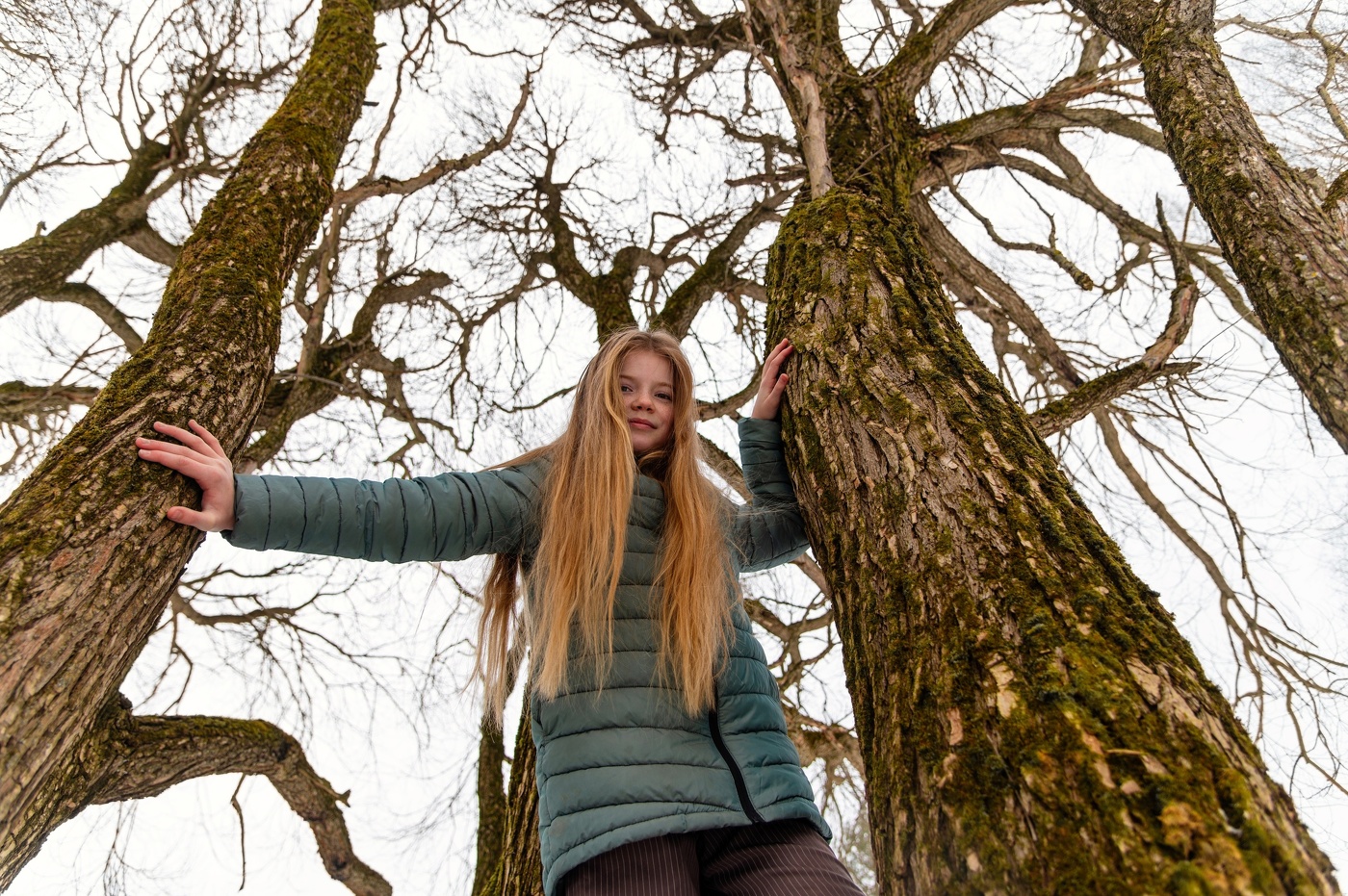 Варя на дереве