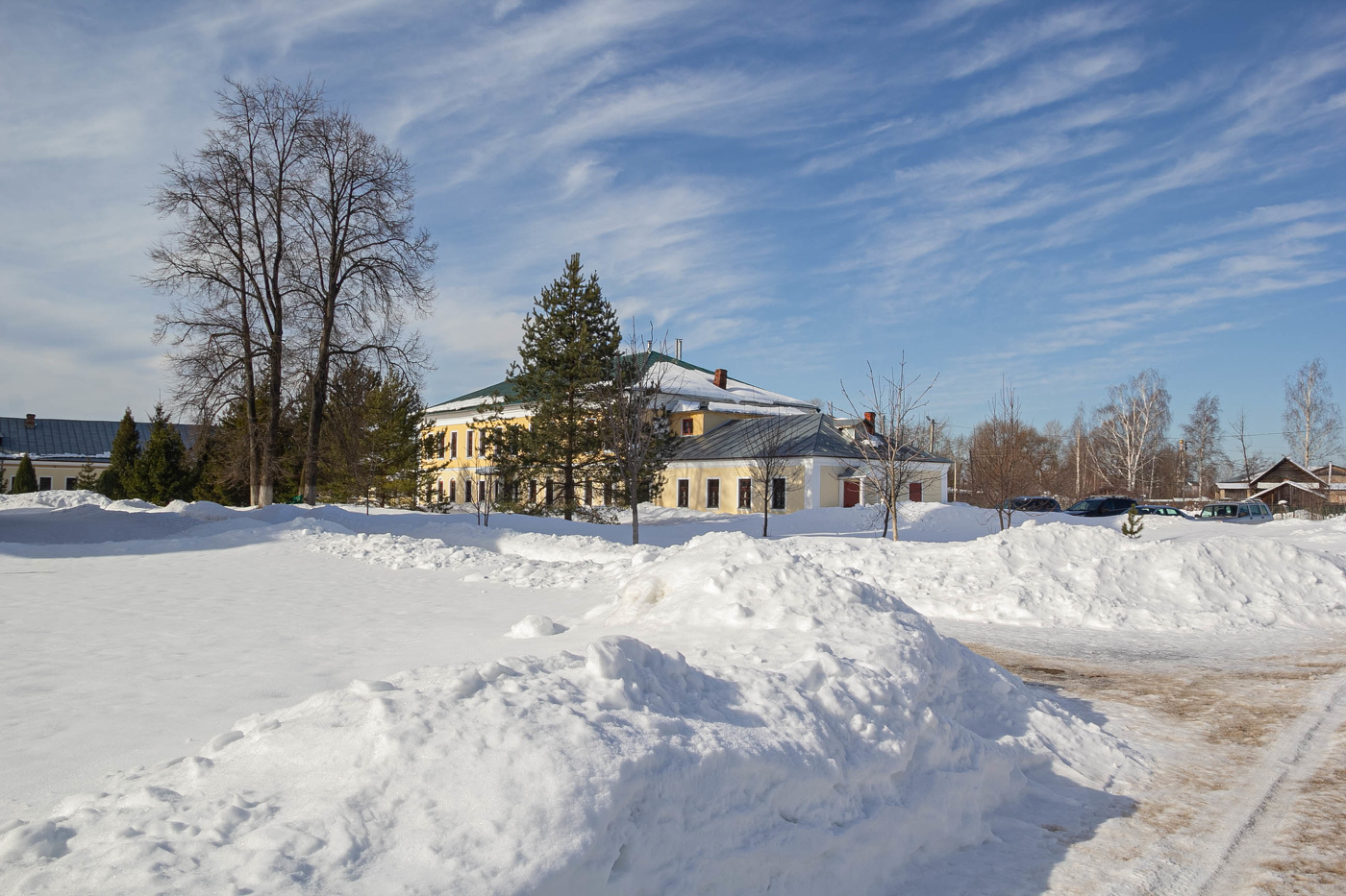 Весна в монастыре