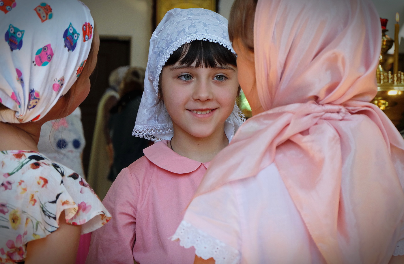 Дети в церкви.