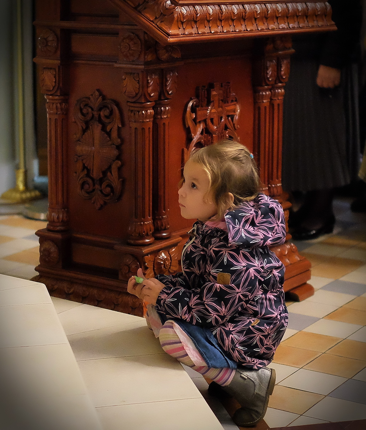 Дети в церкви.