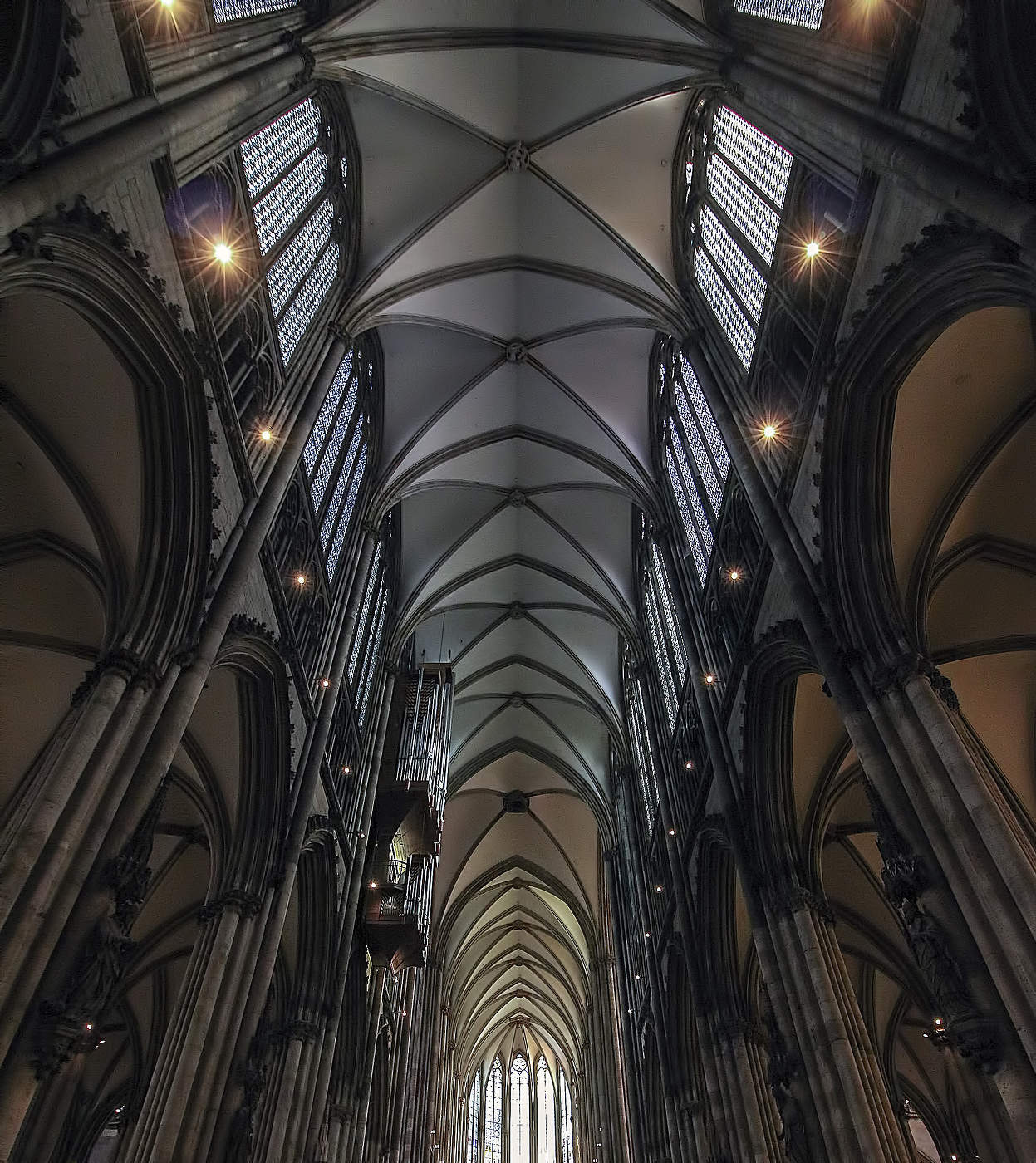 Симметрия готики