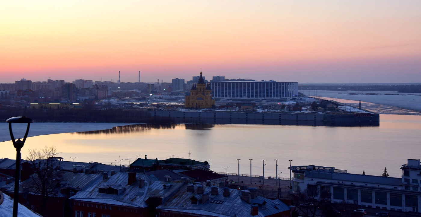 На стрелке далёкой....