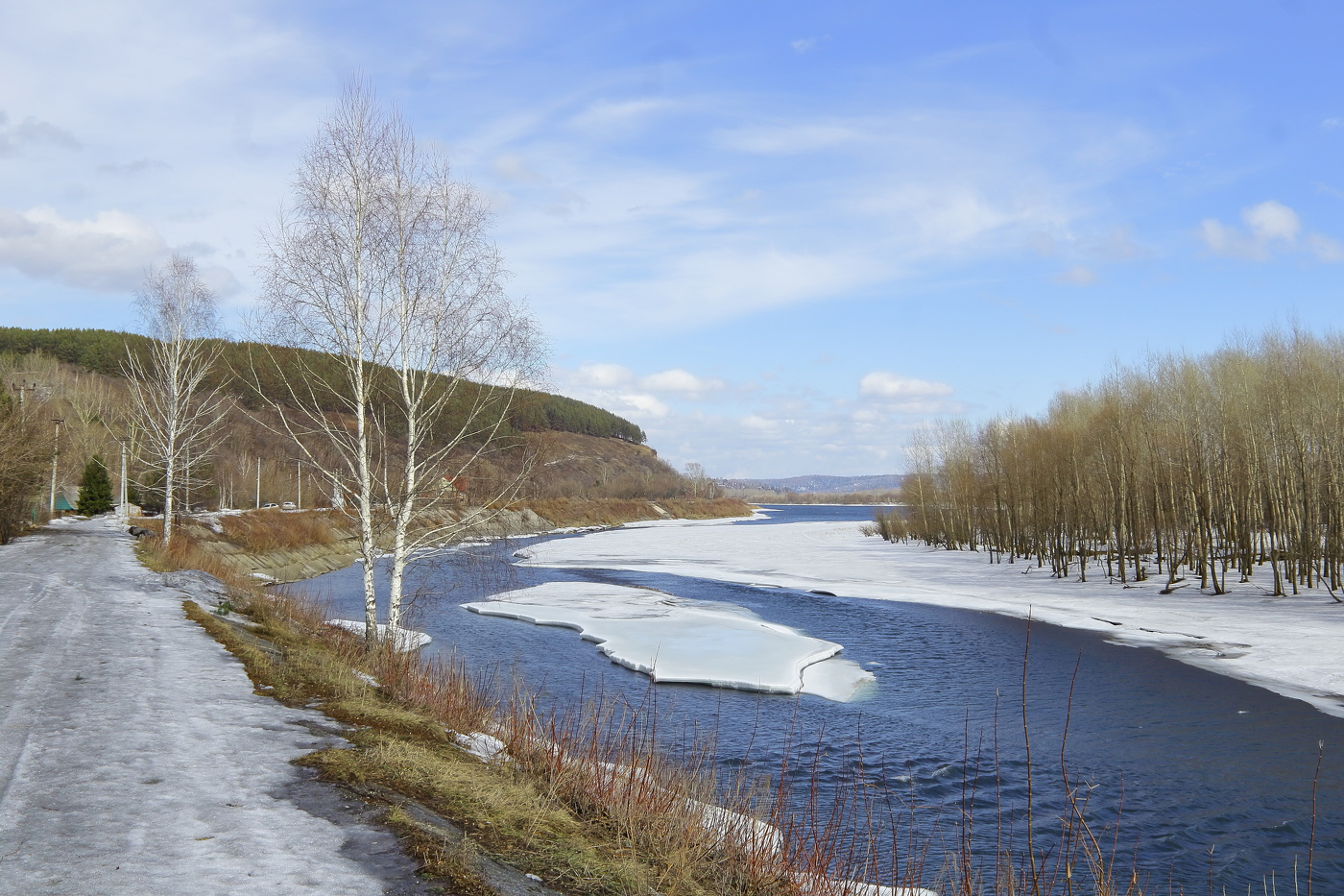 Погожий весенний день