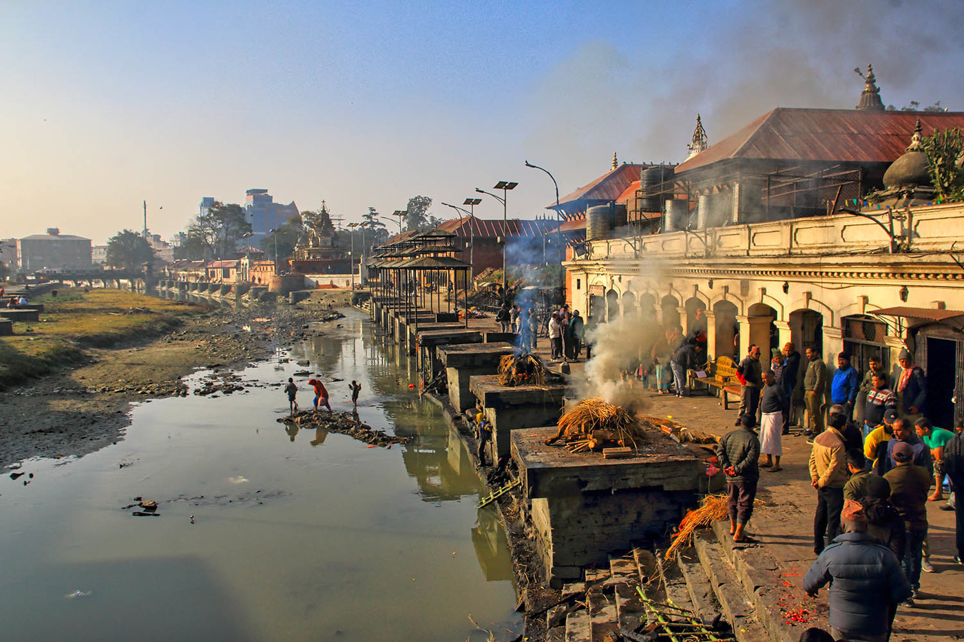 В храме Пашупатинатх