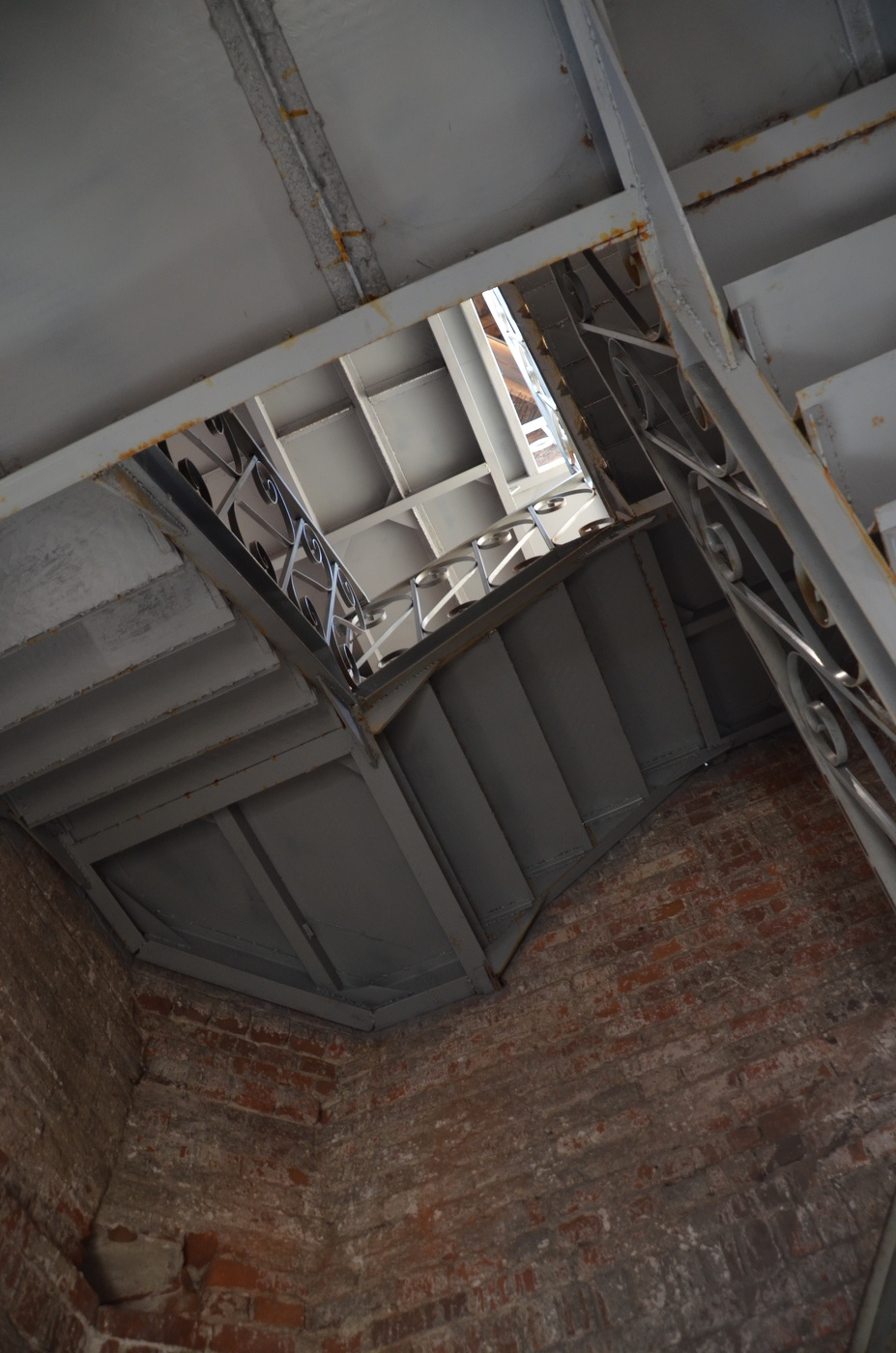 Вниз по верху