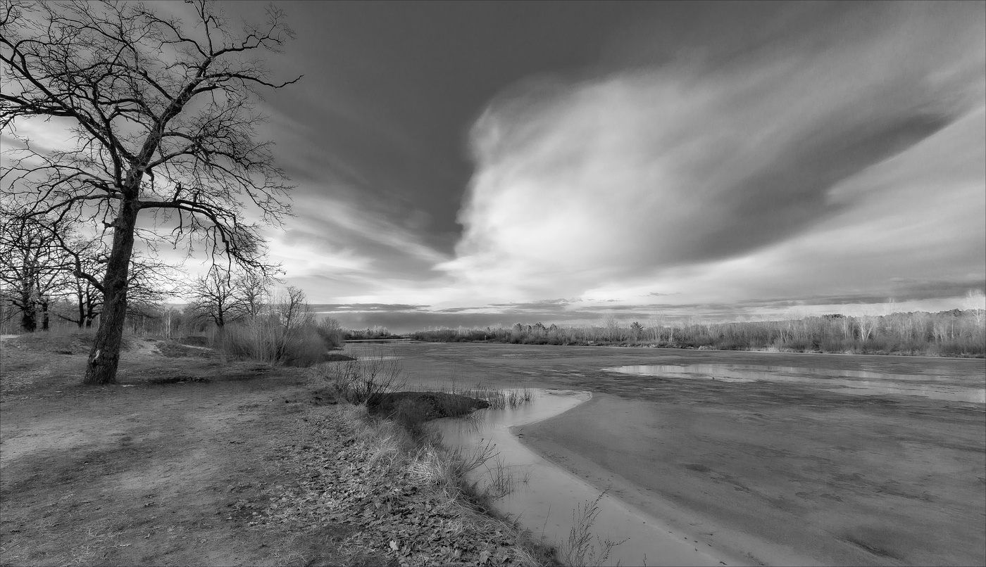 ПРОСЫПАЛАСЬ РЕКА