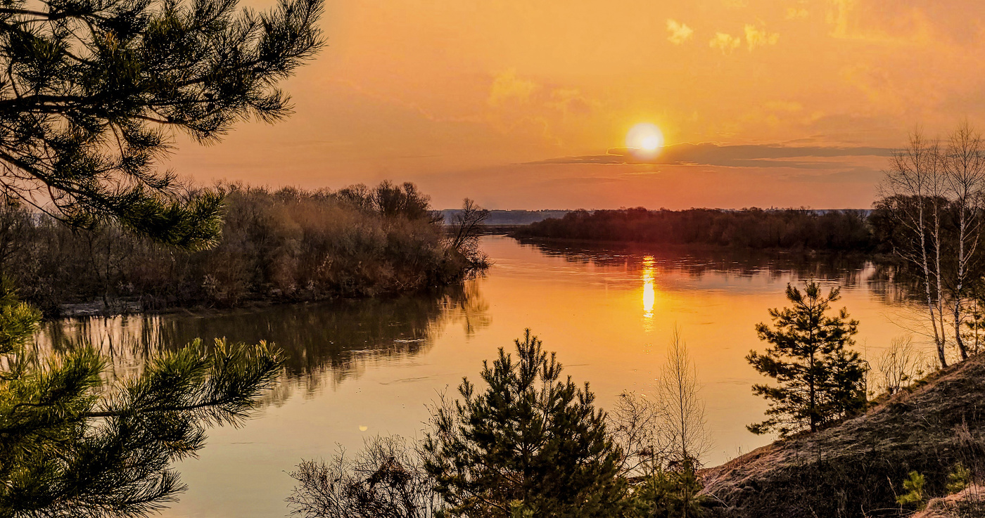 Весенний закат - это красок парад.