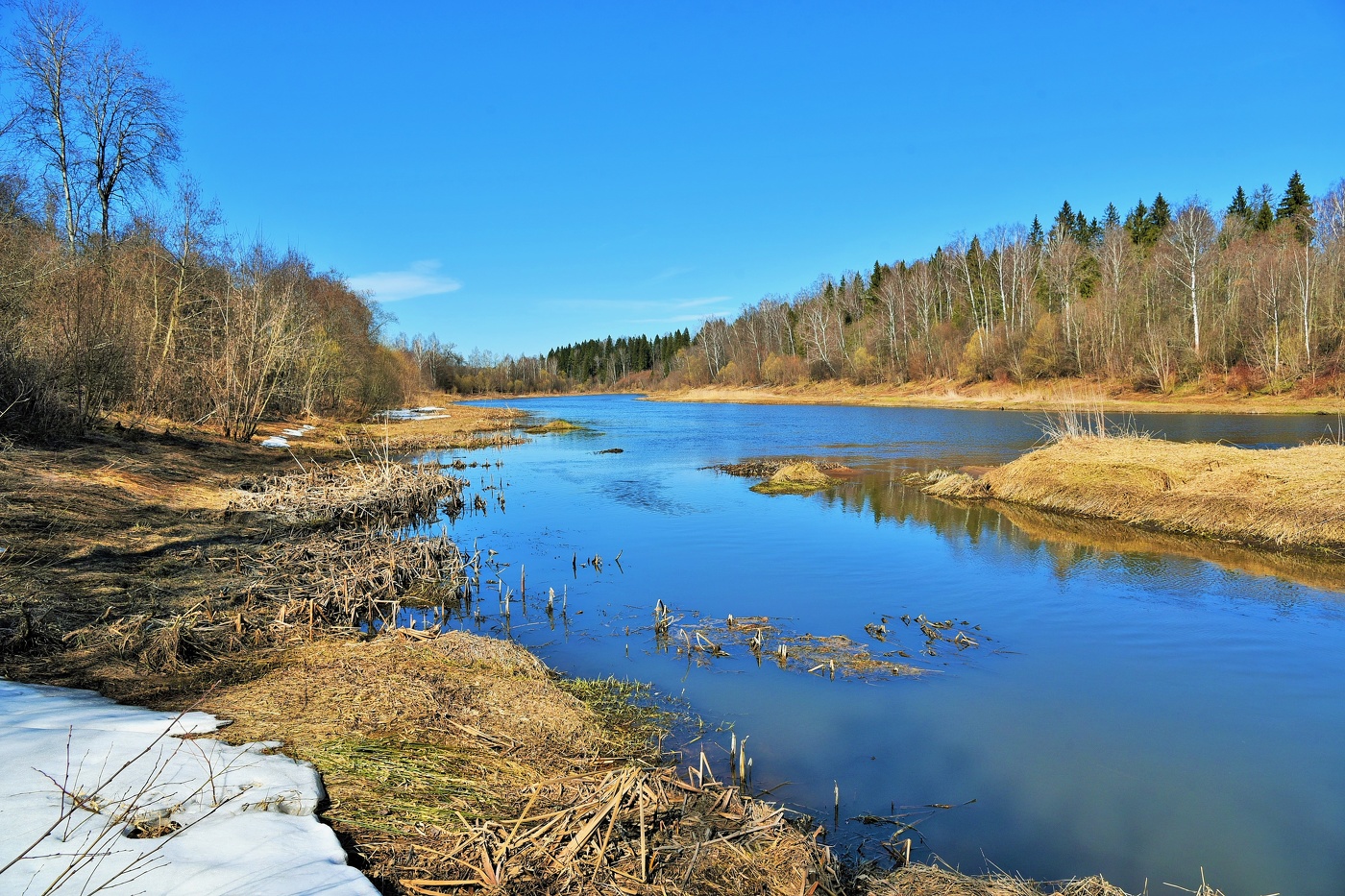 Река в апреле ...