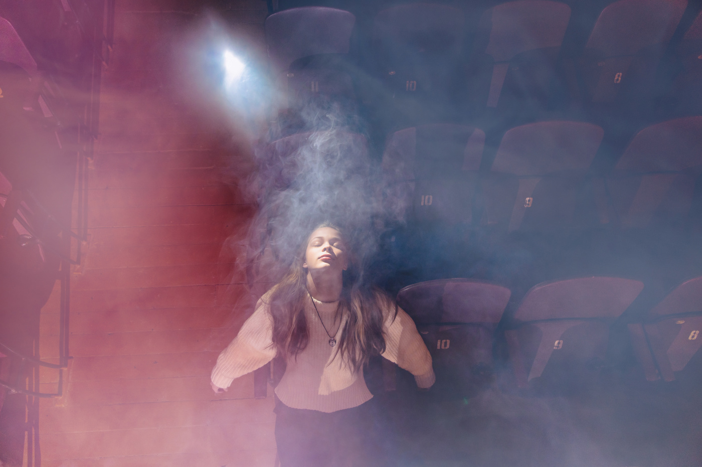 В дымном зале