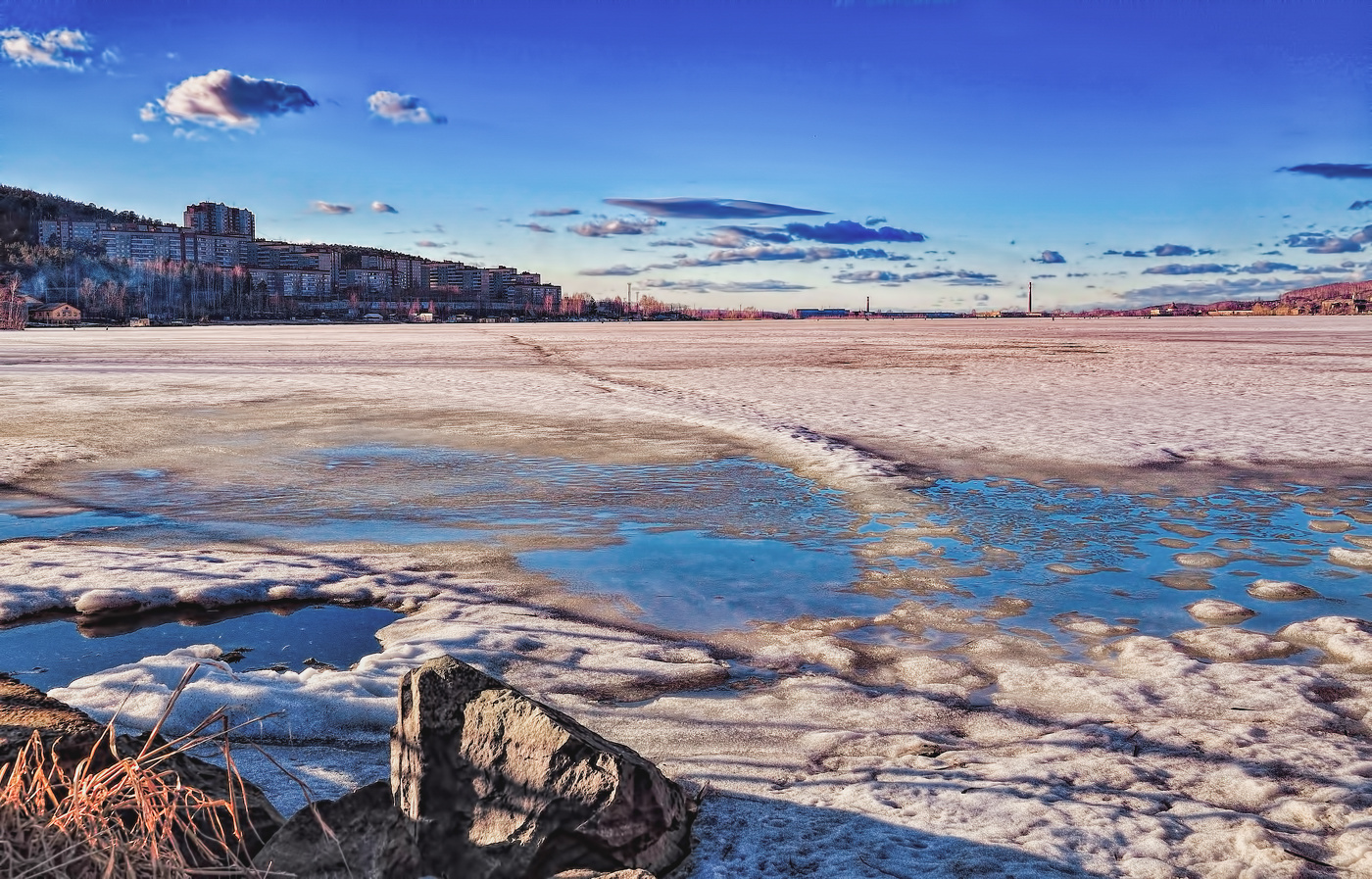 Весна на озере