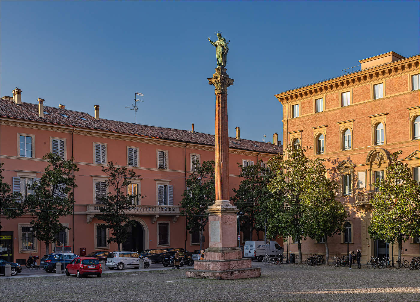 Колонна со скульптурой Святого Доминика