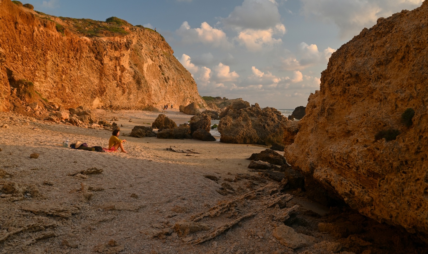 В каменных объятиях