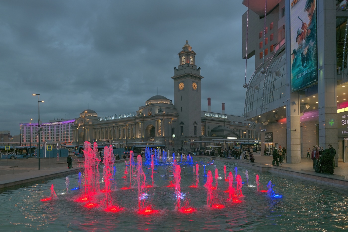 Возле ТЦ Европейский