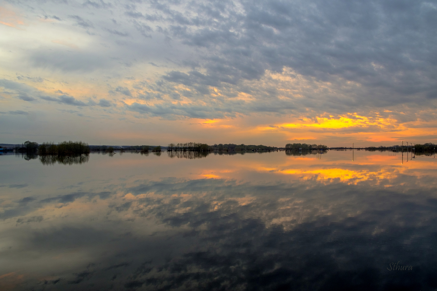 Весенний закат на Оке.