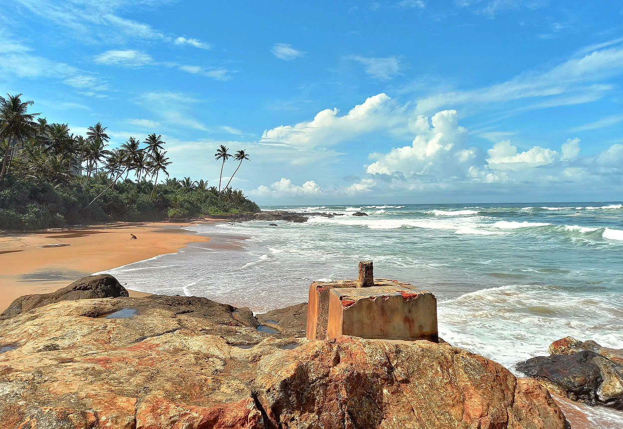 Пальмы, море, пляж песчаный