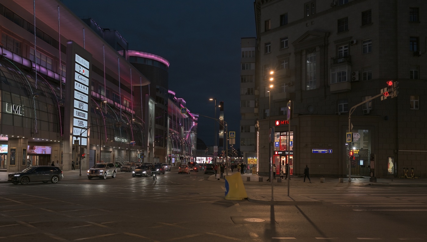 Возле ТЦ Европейский