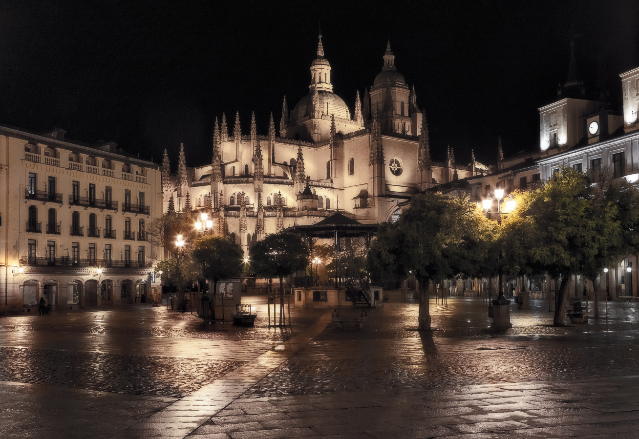 «Вечер мглистый и ненастный...»