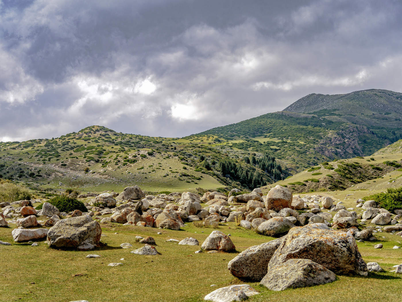 Пейзаж с камнями