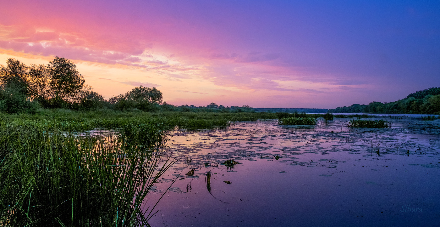 Ночь уходит.