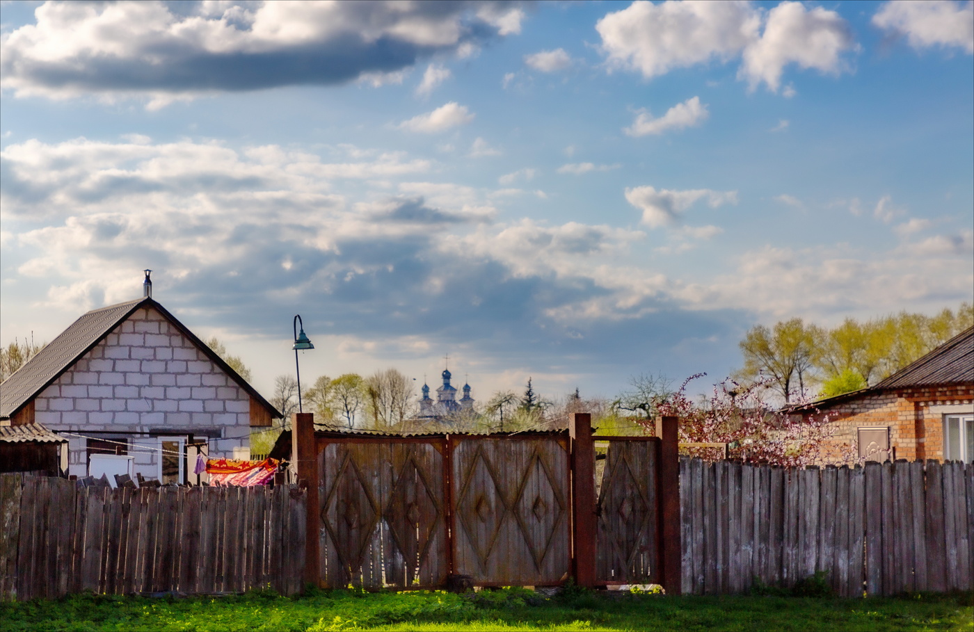 ВЕСНОЙ ЦВЕТУТ ВИШНЕВЫЕ САДЫ