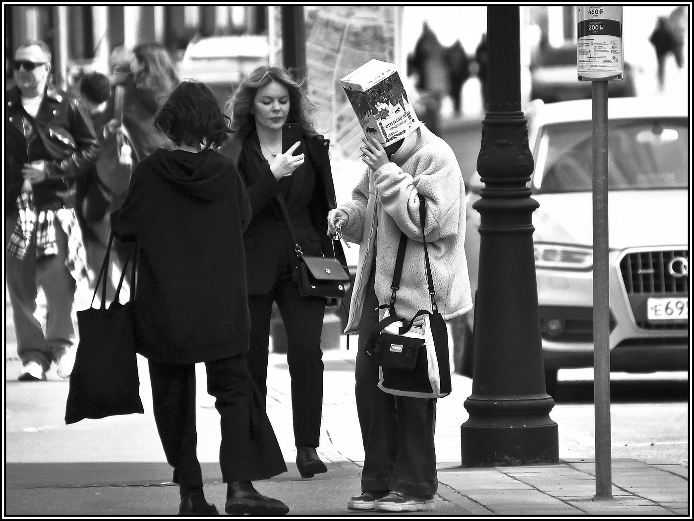 ..... Примеряя новые лица ......( Альбом "Жизнь улиц" )