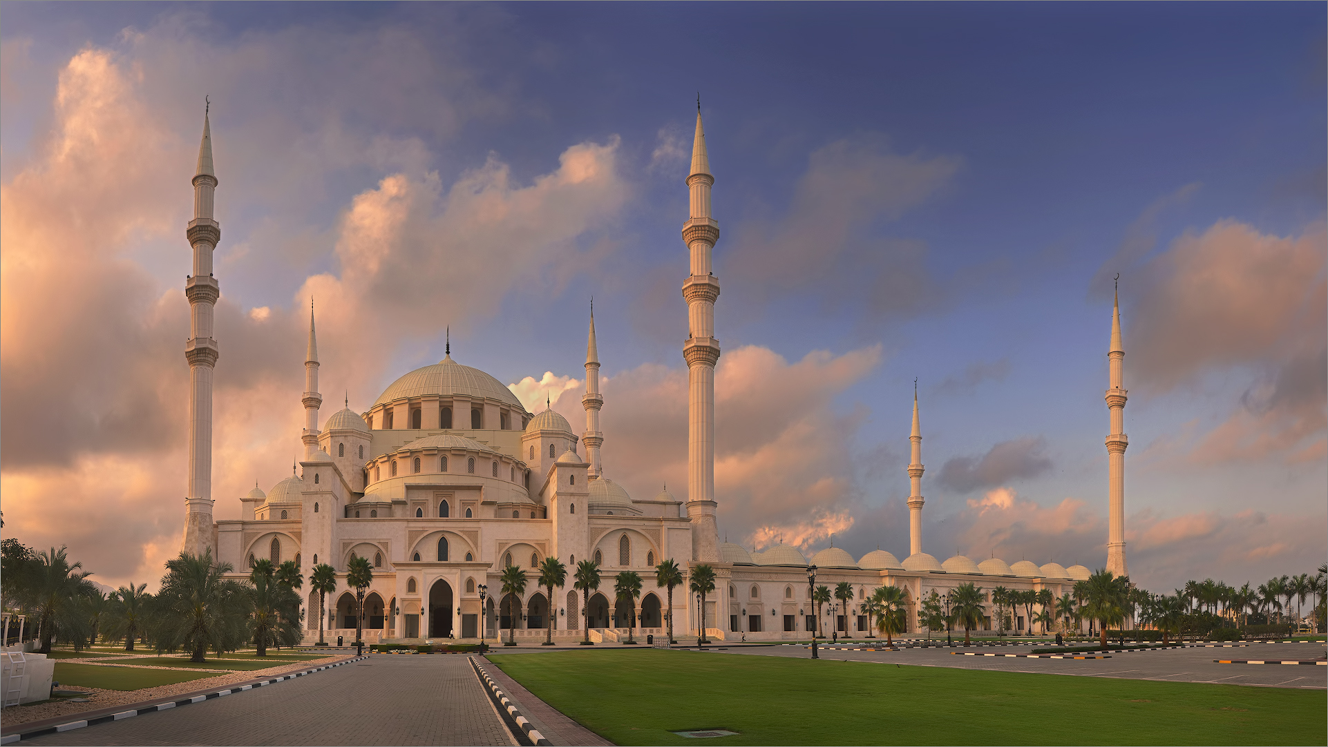 Мечеть Шейха Заида в Фуджейре после дождя.