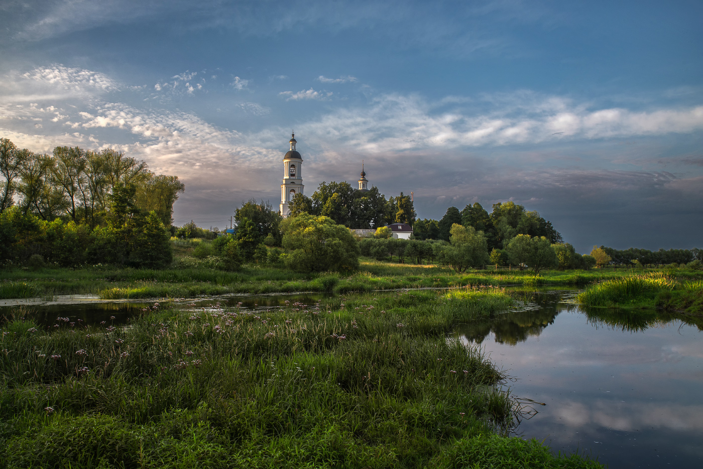 вечерний вид на храм