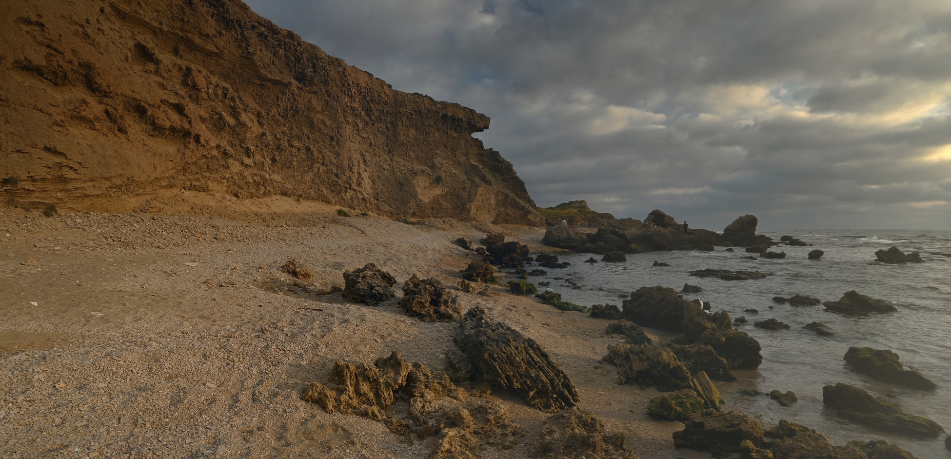 Каменистый берег