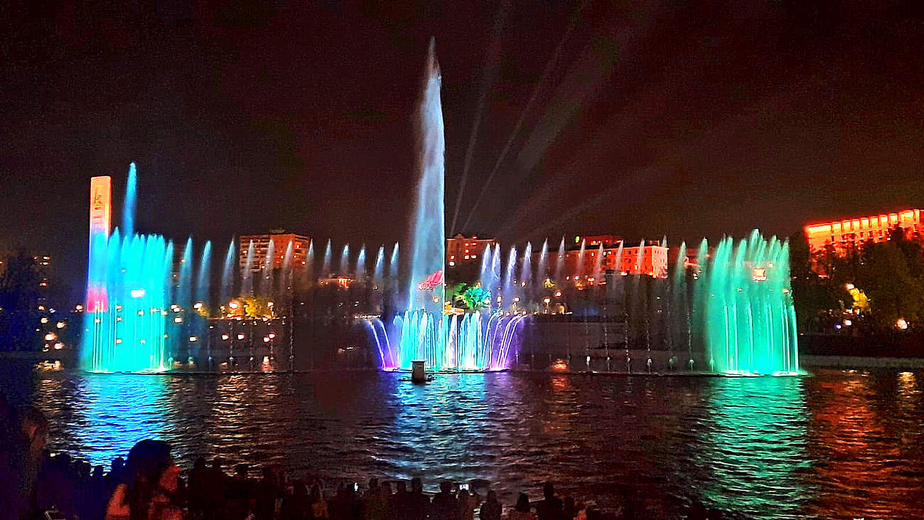 В Орле открылся мультимедийный 80-метровый фонтан