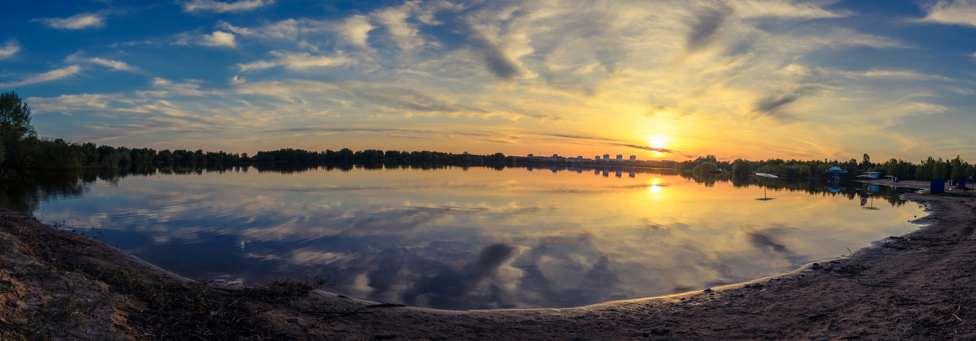 закат на пляже в заливе реки Сож,