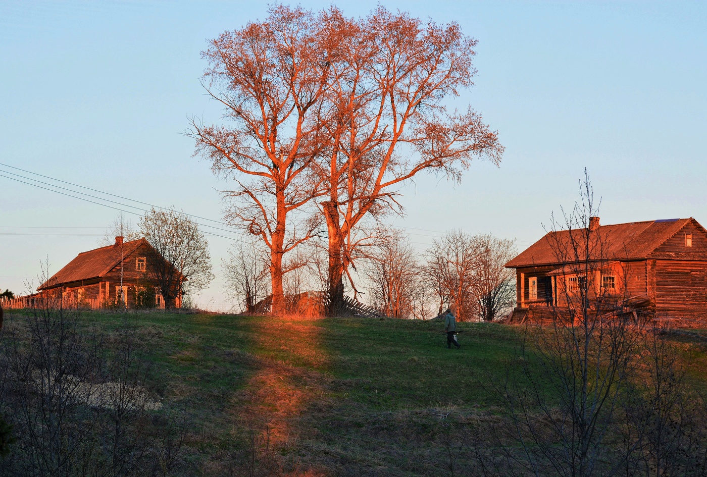 Майским вечером в деревне ...