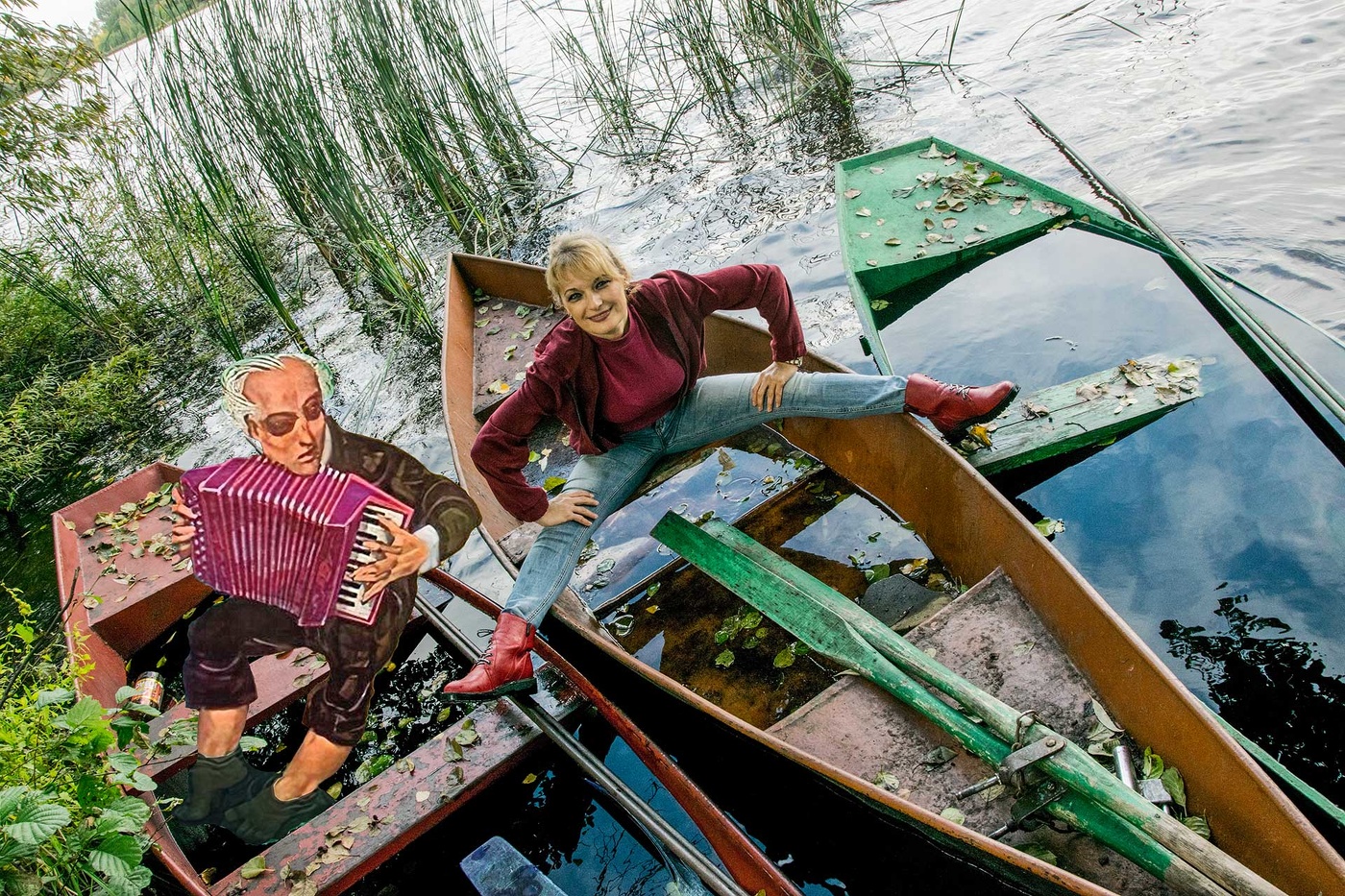 ,, Мы на лодочке катались ..." из песни