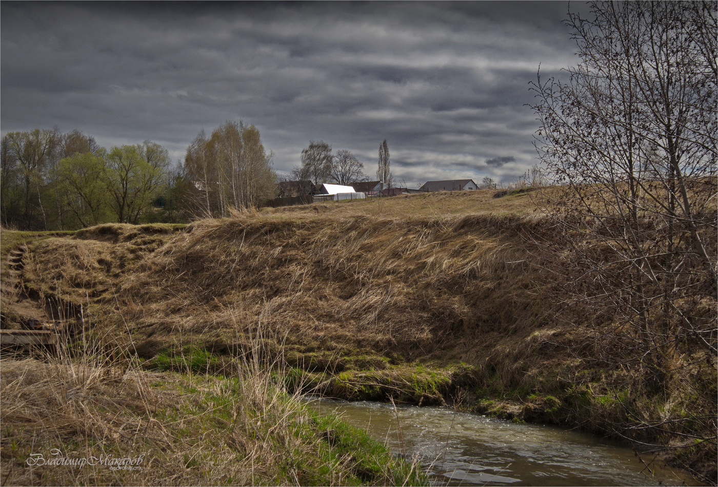 "В мае у мостика через речушку"©