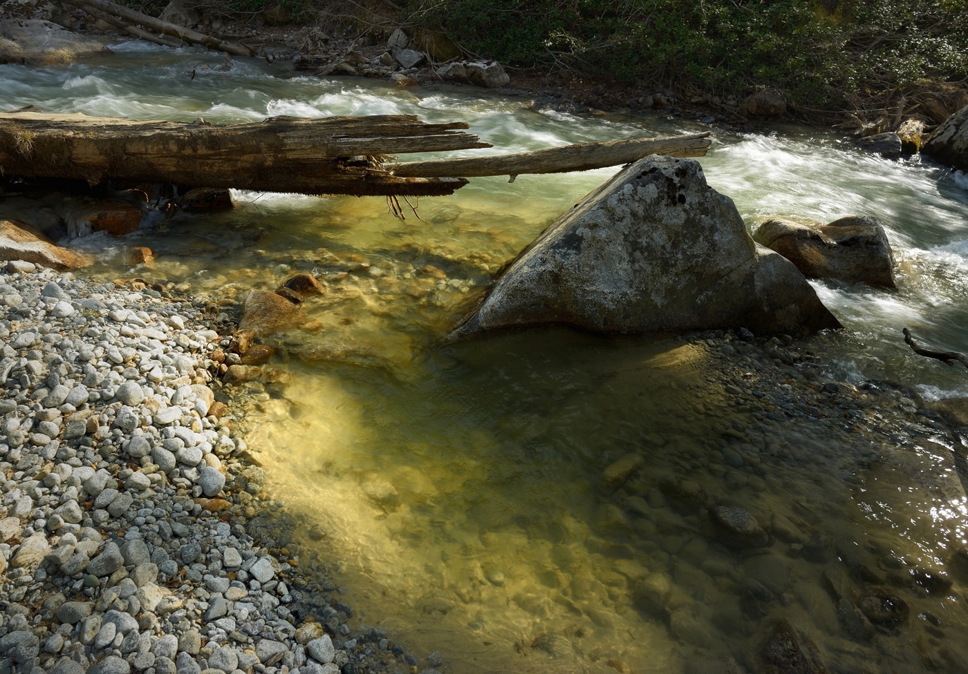 Река в горах Кавказа