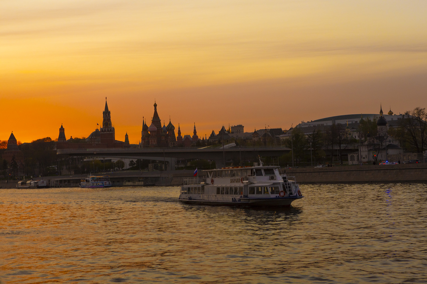 Вечер на Москва-реке