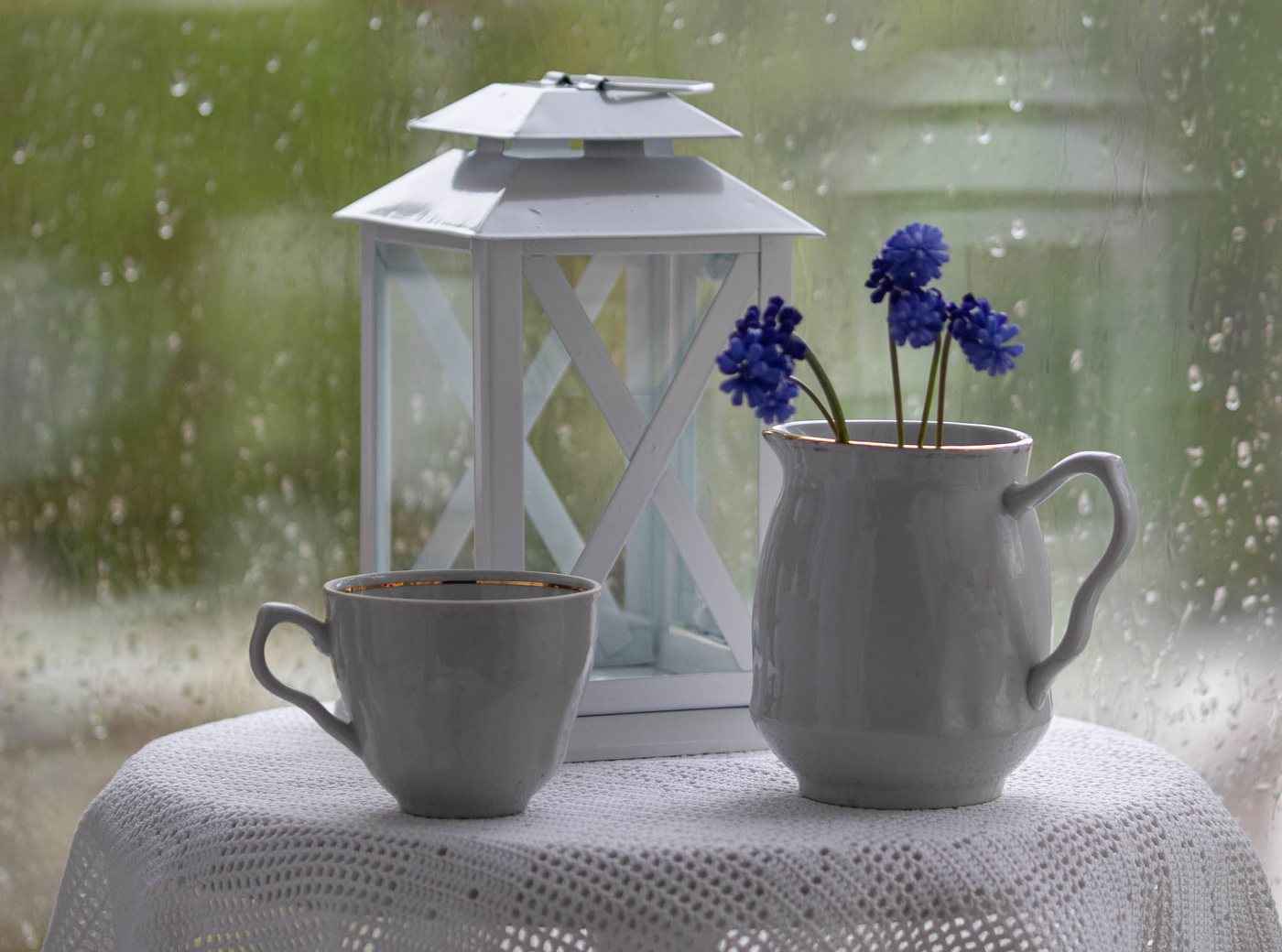 Дождик поливает...