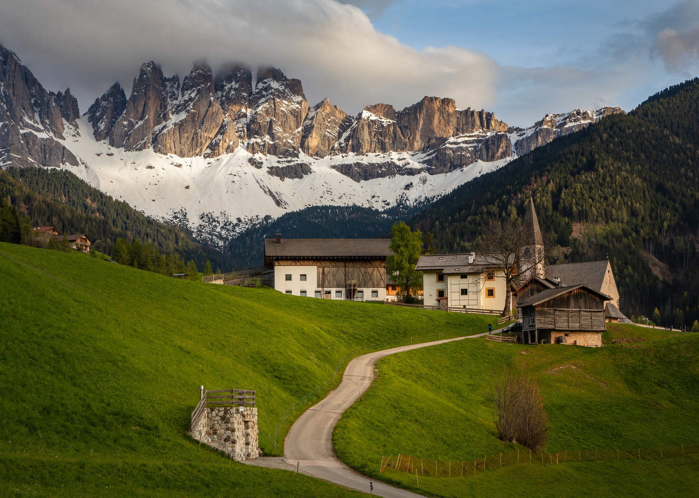 У подножия гор