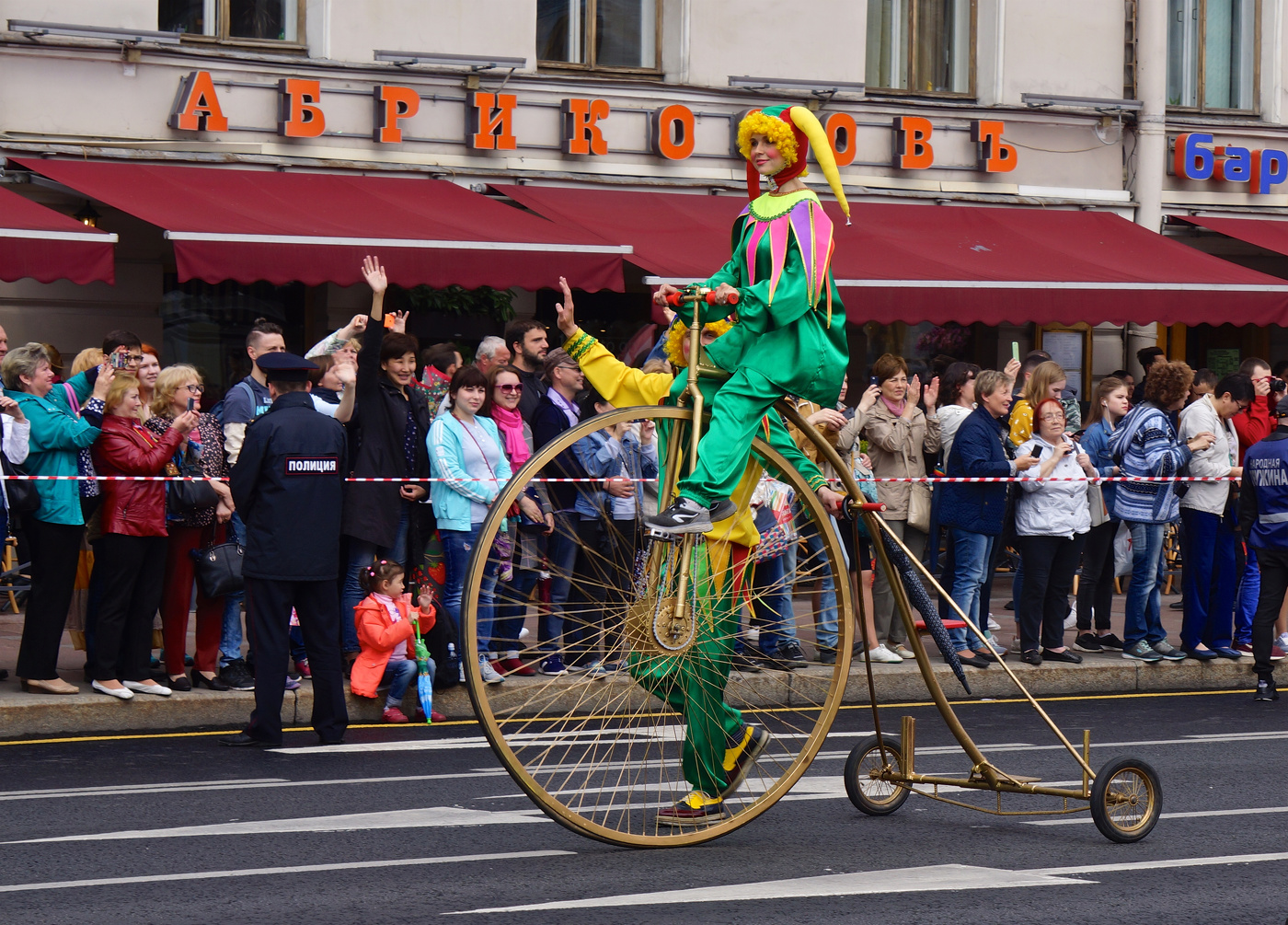 НА НЕВСКОМ...