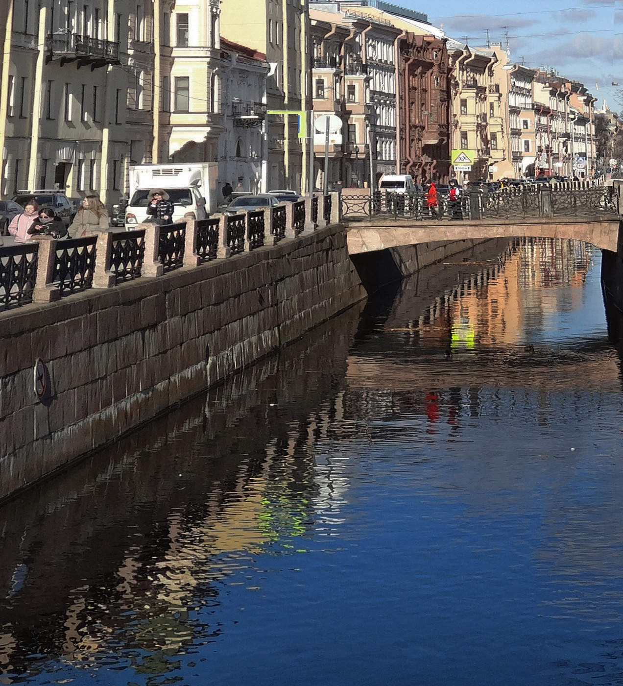 В каменной теснине