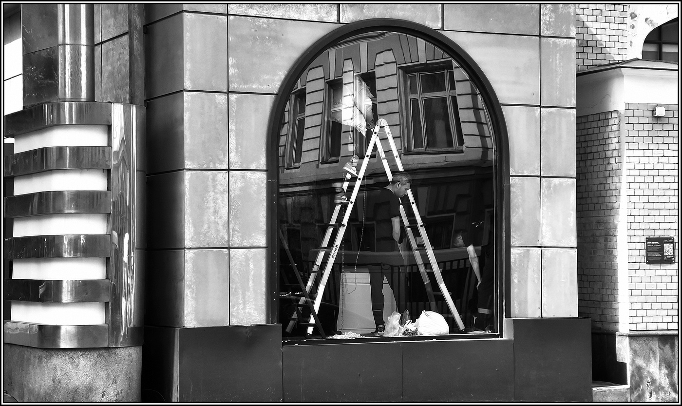 ...... Жизнь в зазеркалье .....