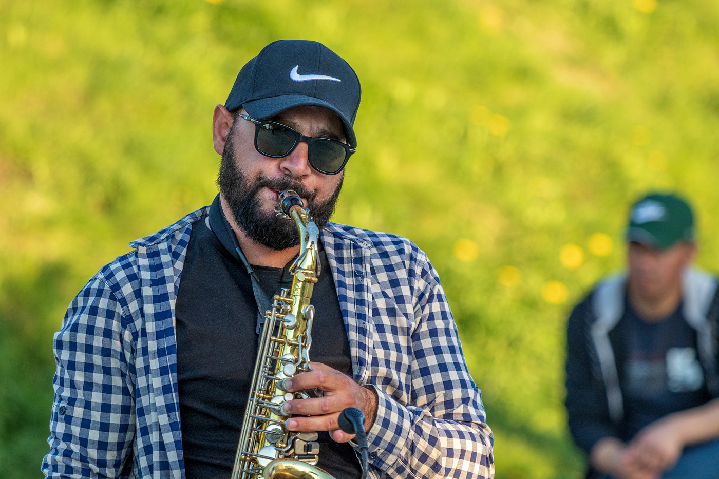 Играй музыкант.