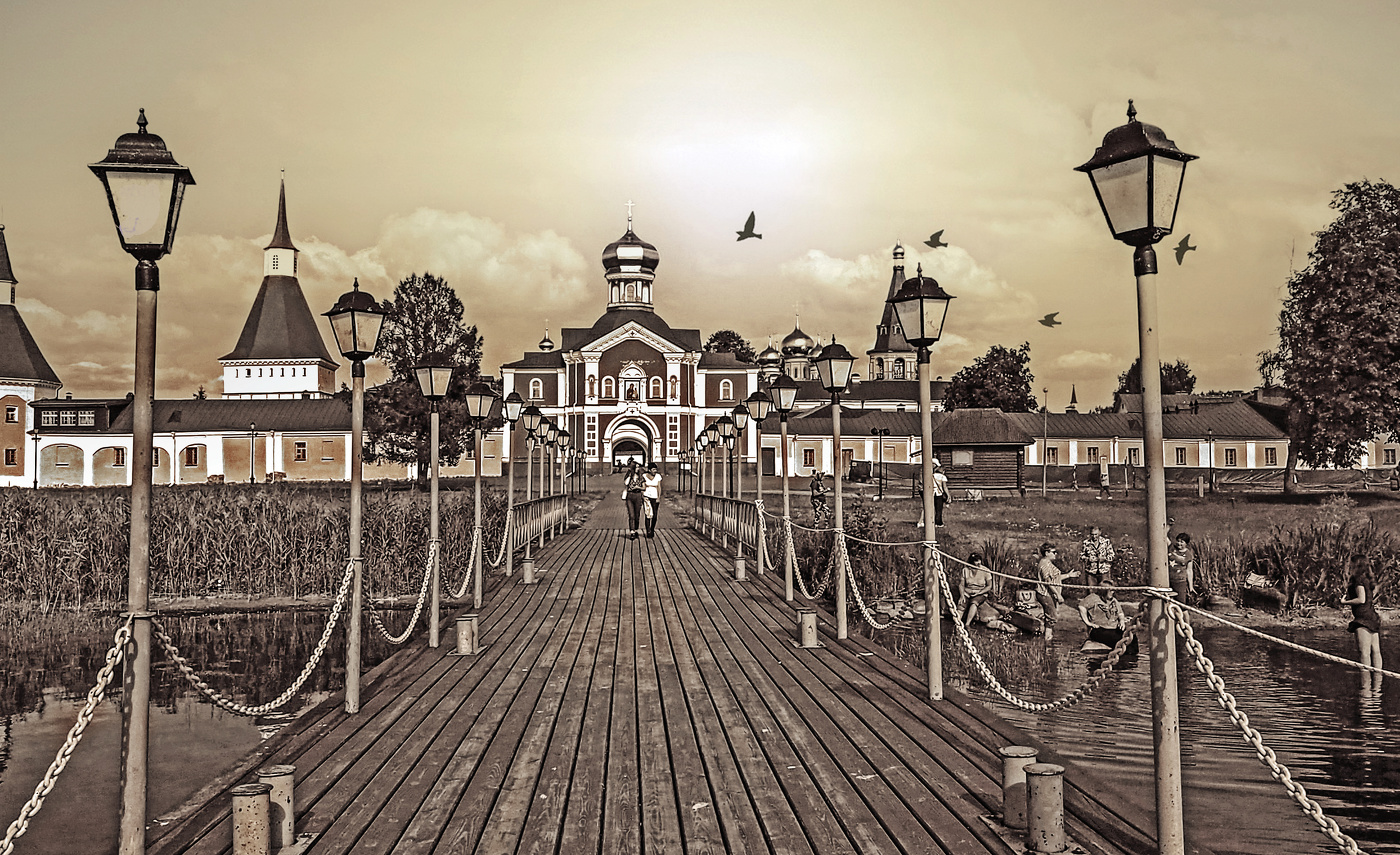 Иверский Валдайский мужской монастырь на Сельвитском острове Валдайского святого озера,